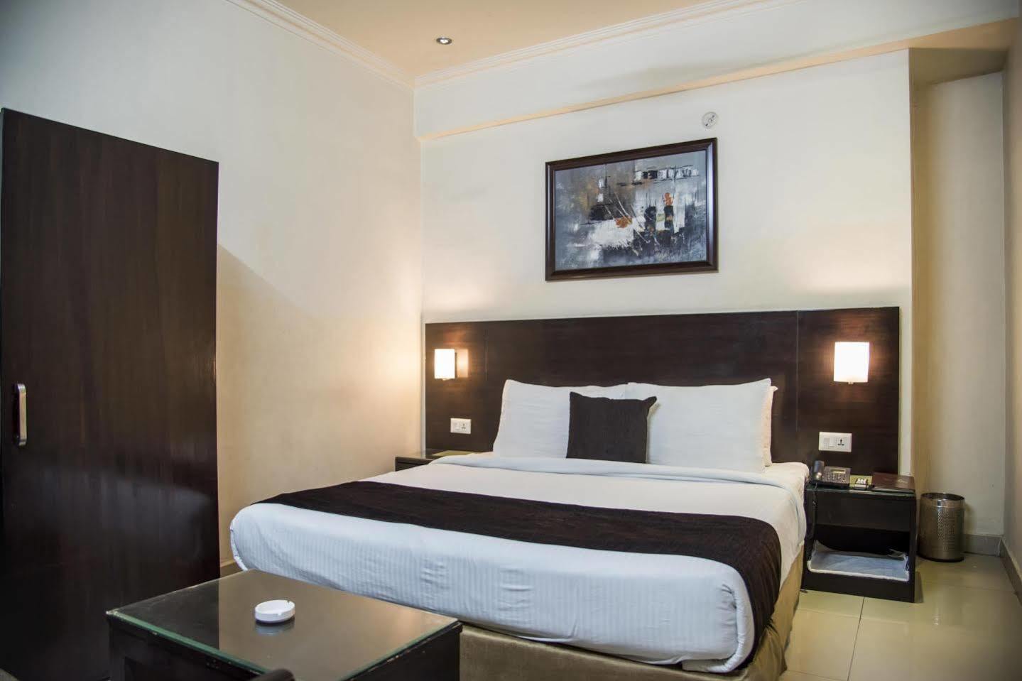 Anr Hotels Lakhnaú Exteriér fotografie